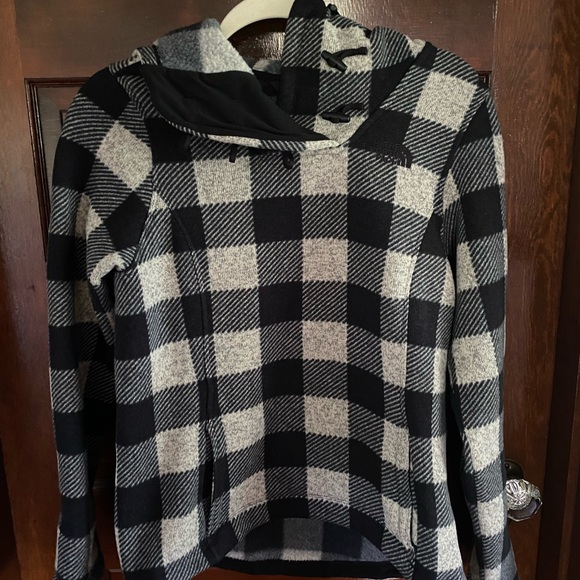 The North Face Tops - North Face sweatshirt